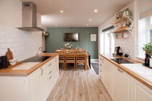 Kitchen Diner- click for photo gallery